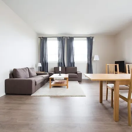 Sea-side Apt At Beatiful Kremmarholmen, 3br
