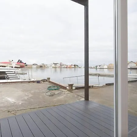 Lejlighed Sea-side Apt At Beatiful Kremmarholmen, 3br