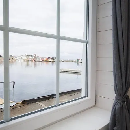 Sea-side Apt At Beatiful Kremmarholmen, 3br Fedje